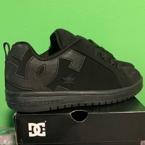 DC Boy’s Black Shoes 6.5